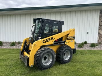 Main image Gehl R220